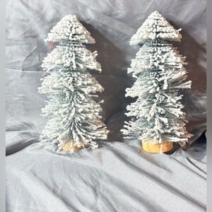 🎄❤️🎄8” Snow Covered Trees Set of 2 Tabletop Christmas Decor See Pics for Measu